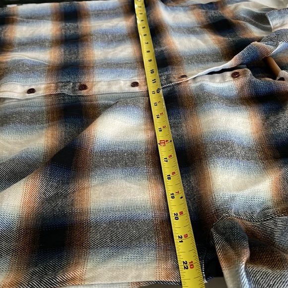 Madewell, M, 100% cotton flannel, relaxed cut, navy plaid, gently used. EUC - Picture 6 of 12